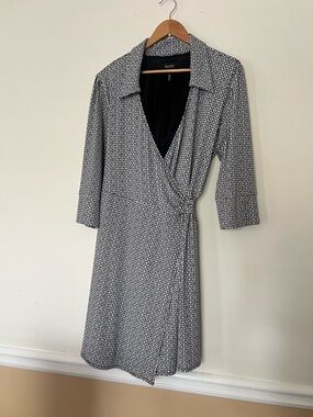 Laundry By Shelli Segal Black and White Geometric Wrap-Style Midi Dress